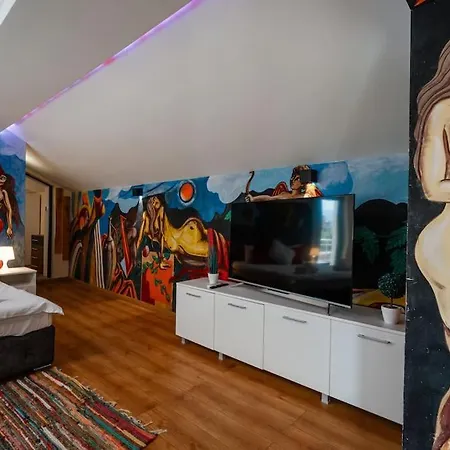 Апартамент Artistic Loft With Amazing View