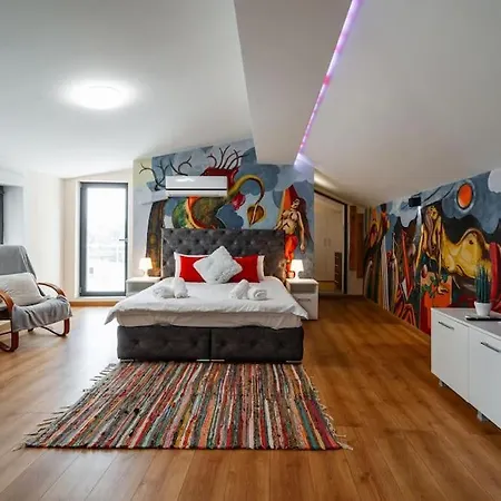 Апартамент Artistic Loft With Amazing View